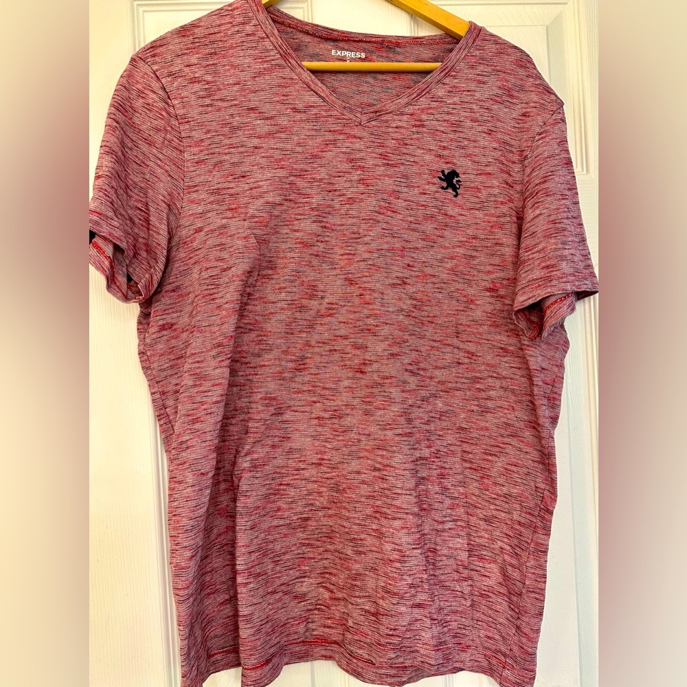 Men’s tee in size medium from express